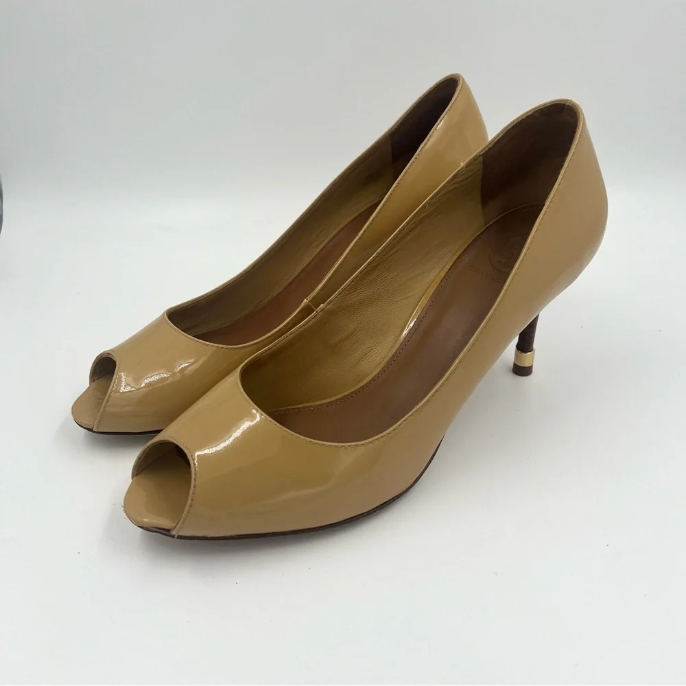 Tory Burch Women’s Open Toe Patent Leather Heels Tan 10 Rounded Toe Peep Toe